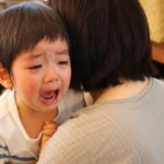 家が揺れるほど、泣き叫び暴れる息子・・・。その原因が恐ろしすぎた。「これは大人でもありえる・・・」