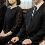 自分の母親のお葬式で一度も涙を流さなかったお父さん。数日後の展開に涙が止まらない・・・