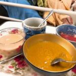 毎回、口に食事を詰め込まれていても黙っていた認知症のおばあちゃん。しかしある日激怒。その意外な理由に考えさせられる・・・