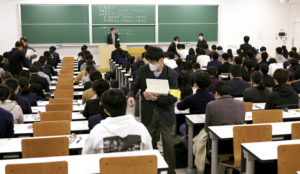 センター試験に着てったら秒で脱がされた服がこちら・・・。これはアカン（笑）