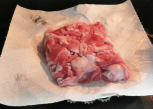 冷凍した肉はこうして解凍するのが正解！「え、安い肉でも明らかに味が違う・・・！」