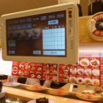 スシローに行ったところお客さんはカップルだらけ。そこで1人で行った男性が案内された席はなんと・・・!