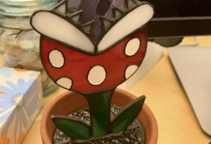 長期休暇中の上司の席に社員が仕掛けたイタズラに腹筋崩壊（笑）→「こんな職場で働きたい！」