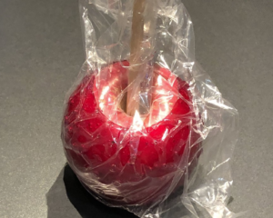 りんご飴屋のおっちゃんが教える、意外な食べ方が話題に！「これは最高でどハマりした！」