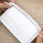 間違えてる人多し!!マスクの紐は内側?外側?プリーツの向きは?→正しい付け方分かりますか?