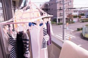 ある日、女子大生が帰宅するとベランダで下着泥棒に遭遇。その後、部屋の中を調べたら・・・「ゾッとした。」