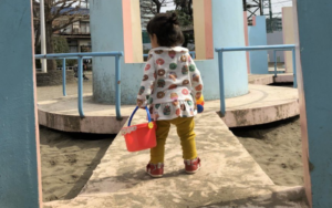 妻から送られてきた娘の写真が『何か見覚えあるな』と思ってたらコレだった！！（笑）