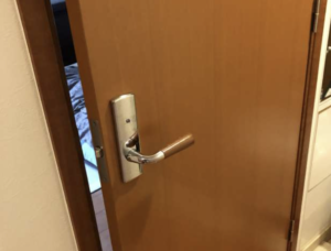 娘を寝かしつけに２階へ行った夫。しばらくして２階から聞こえてきた声に・・・「これは…いったい…。。。」