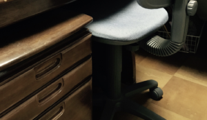 実家の学習机に一つだけ鍵がかかってる引き出しが。必死で鍵を探し出して開けたところ・・・思わぬ物が。→泣いた。