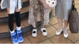 家から一番ダサい服で集合するという『ダサい服選手権』→優勝した女性の服装がこちら・・・（笑）