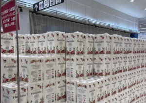 トイレットペーパーの買い占め集団を撃退するため『イオン怒りの無限在庫作戦』決行！→張り紙の内容が衝撃（笑）