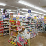 友人と薬局に行くと、在庫切れにキレて棚を蹴り商品を吹っ飛ばして出てった客・・・→しかしその後の展開に胸がいっぱいになる