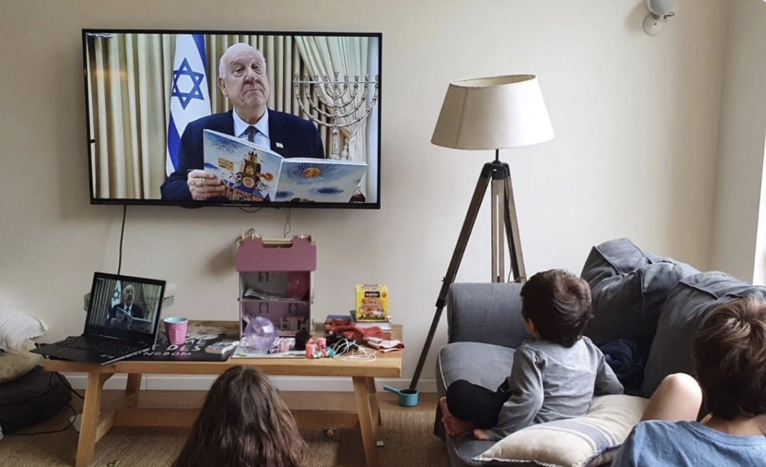 自己隔離期間にイスラエル大統領が自ら同国の子供達に絵本を読み聞かせ。→その理由に胸が熱くなった・・・！