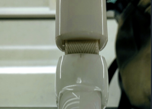 早朝の通勤電車、吊り革を見てハッとさせられた。→その理由に感謝の気持ちが止まらない。