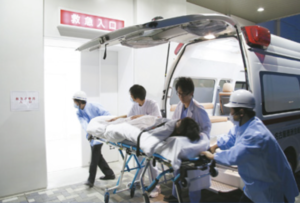 病院の入り口で車にひかれ、そのままその病院に搬送されたものの・・・この後の展開に絶句