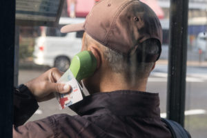 地方に暮らすお父さんと電話で近況報告をした男性。→「地獄のような話を聞いた・・・コロナが収まるまで絶対帰らん。」