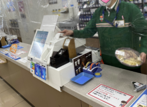 コロナ感染防止対策として、とあるセブンイレブンが実施した独自の方法が素晴らしいと話題に！