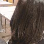 なぜか親指をしゃぶりながらこっちを見てくる職場の女性。→勇気を出して理由を聞いてみたら・・・