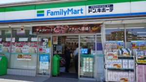マスクを外してレジ打ちをしていたファミマの店員さん。その理由を聞いてゾッとした・・・