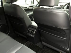 ヤフオクで『車のシート』を購入した男性。ポケットを確認したら中に・・・マジか！！