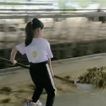 「これぞまさに働き方改革!!」→牛舎の仕事をこなす女の子の映像が話題に!