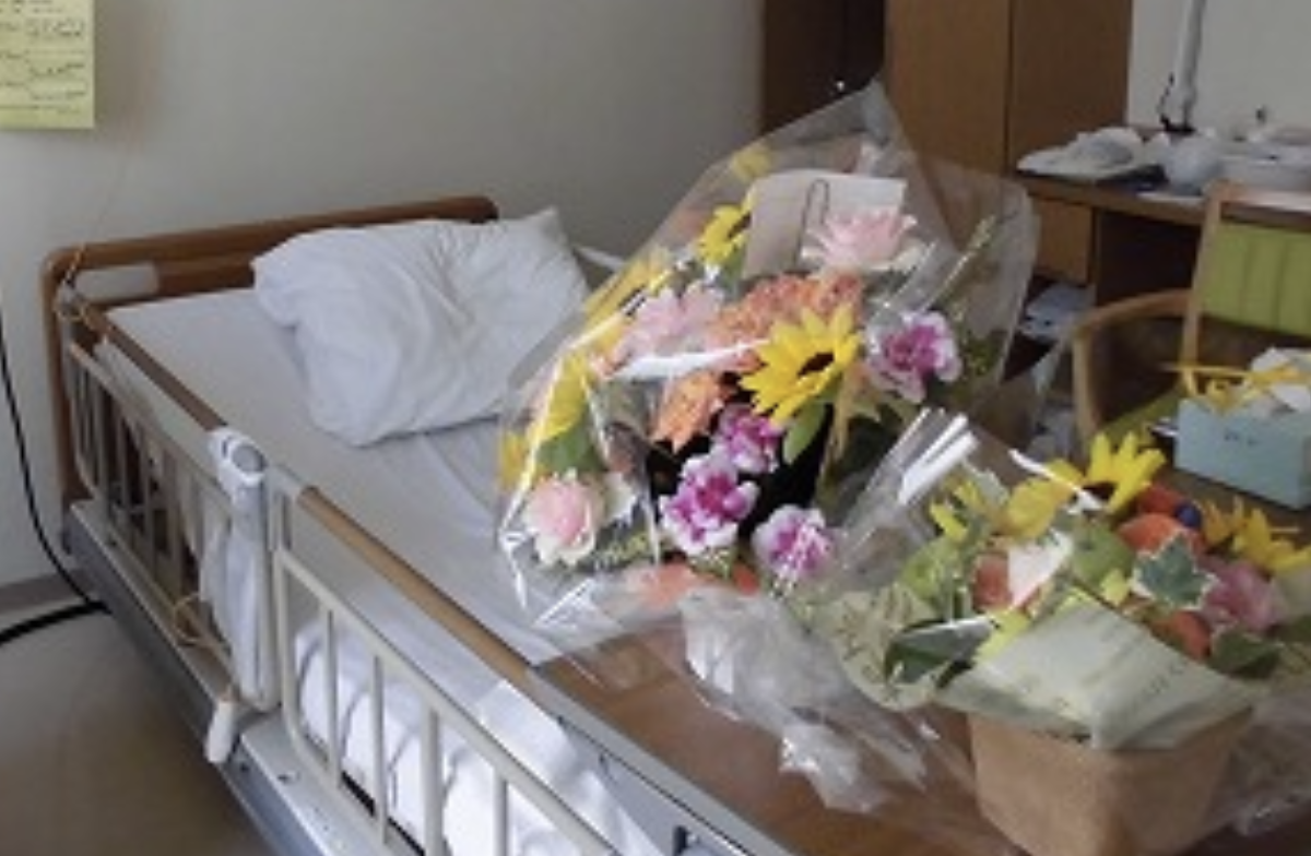 入院している母へ持って行った『花束』をやたらと欲しがる看護師。その後の結末に絶句・・・