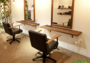 イケメン美容師さんへ上着を預けた後、猫の毛が沢山ついていたことに気づき落ち込んでいたら・・・「真のイケメンは違うわ」