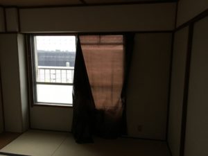 男の一人暮らしなんて誰も狙わんだろうと鍵も閉めずに寝たら・・・目を開けてゾッとする光景が！