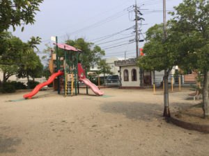 誰ですかｗｗ子供の遊び場で本気出したのｗ→公園に作られた『とある物』のクオリティが高すぎ（笑）