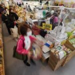 レジ付近で小銭をばら撒いて最悪な一言を吐き捨ててきた老人。これに対して店員は・・・