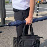 雨が続くので・・・医師からの警告!『傘を持って歩く時に絶対にやめて欲しい事』子供が被害に合っています!