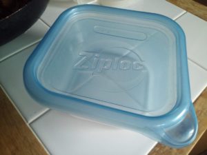 タッパーに染み付いた匂いはこうすべし！超簡単ライフハックが最高すぎた！「もっと早く知りたかった」