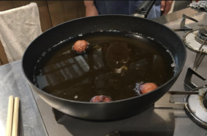 揚げ物をする時に梅干しを一緒に入れると・・・→驚くべき効果が！！！