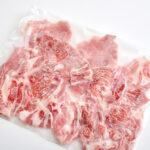 冷凍したお肉を解凍したい時は・・・電子レンジを使わずに１０分で解凍する方法がこちら！「万能すぎる」