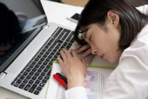 「寝ても寝ても眠い」こんな時に多くの人がやりがちな『ある行動』→実は一番ダメなパターンだと判明・・・