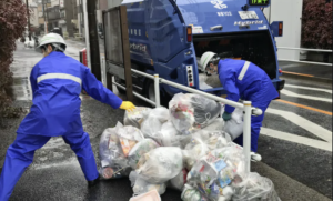 燃えるゴミの収集後にお尻に激痛が走った作業員！→何が起こっていたのかというと・・・「ゾッとした。」「絶対にやってはいけない」