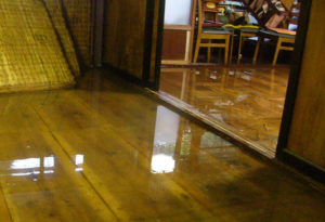 『床上浸水したらこうすべし』床上浸水が珍しくない某島出身の人が教える、壁や床の臭いが取れなくなるのを防ぐ知恵が為になる！