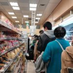 レジで並んでいると後ろの人から悪口を言われたので振り返ってみたら・・・