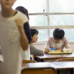 「あれのいったい何が教育だったのか・・・」とある先生が自分が小学生の頃、行われていた『給食指導』に疑問。→共感の声が止まらない
