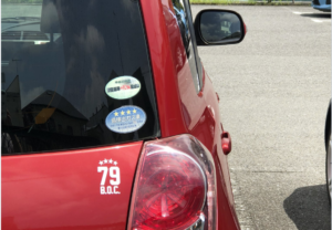 旦那さんの月命日のお参りに行こうとするも雨で断念。代わりに写真の前に好きだったものをお供えし過ごした奥さん。すると次の日、いくつもの信じられない奇跡に遭遇・・・！