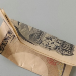見知らぬおばあちゃんからもらった『1000円札』にまつわるエピソードに心震える・・・「優しい世界」