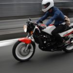 『バイクとバスがすれ違う時、起こりうる事』1枚の画像にゾッとする・・・!