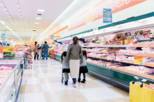 お店でマスクを着用しない親子。しかしその理由を聞いてハッとする・・・！