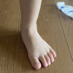 「どうりで静かだったわけね・・・」お母さんが我が子の足を見て愕然とした訳とは(笑)