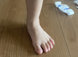 「どうりで静かだったわけね・・・」お母さんが我が子の足を見て愕然とした訳とは（笑）