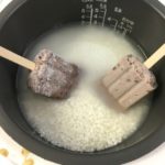 井村屋の「あずきバー」を炊飯器に入れて炊いてみた結果・・・!!
