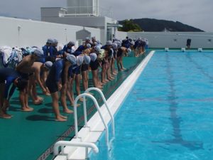 今の子供達には信じてもらえないかもしれないけど・・・「昔のプール授業はこうだった」→懐かしさと共感が止まらない！！