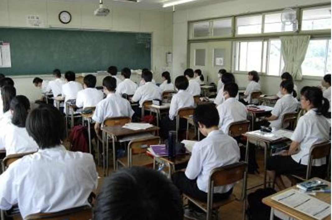 『ガチ底辺校』と『難関校向け進学塾』の両方で働いたら・・・「これが日本の現実か。」「絶句」