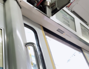 人身事故で電車が停車。突然男が『もう無理だ』と叫び次の瞬間・・・