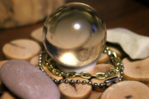 『まとまった金額を年率7%で運用してあげる』と言われ、占い師に相談した母。その結果・・・